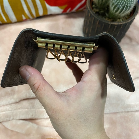 Louis Vuitton 6 Key Holder Damier Ebene - Picture 7 of 12